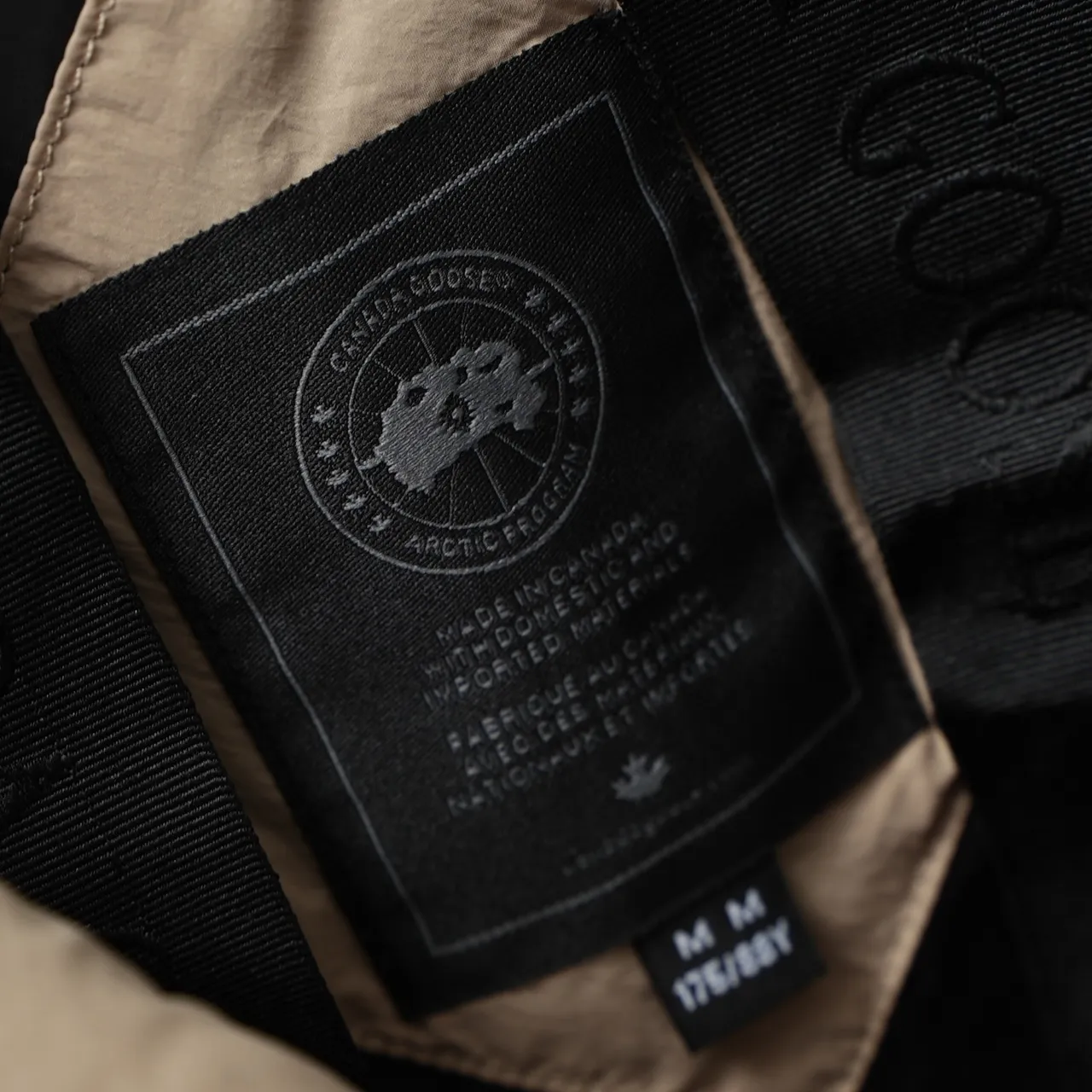P780 CANADA GOOSE丨Canada Goose 2802 Sleeve Logo Stand Collar Down Jacket Color: Khaki Black Label Size: XS-XXL
